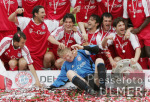 Fussball 1. Bundesliga  FC Bayern Muenchen bekommt die Meisterschale