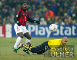 Fussball UCL: Dortmund - Mailand, Zweikampf