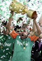 DFB Pokal Finale: Bremen - Aachen, AILTON jubelt mit DFB-Pokal