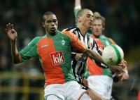 Fussball CL: Bremen - Turin, Zweikampf