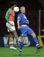 Fussball DFB Pokal: Bremen - Wolfsburg, Zweikampf