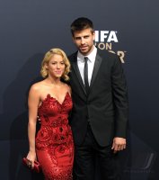 Fussball International  FIFA Ballon d Or 2011: Gerard Pique (re, Barca) und Freundin  Shakira (Kolumbien)