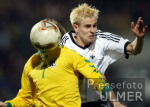 Fussball - EM-Qualifikation: Deutschland - Litauen, Zweikampf