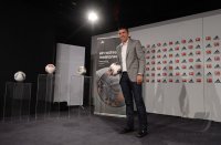 Fussball 1. Bundesliga  Saison  2013/2014:  Praesentation Adidas Ball Torfabrik 4