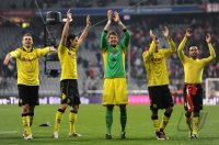 Fussball 1. Bundesliga : JUBEL Lukasz Piszczek, Neven Subotic, Torwart Mitchell Langerak, Robert Lewandowski, Antonio da Silva (v. li., Borussia Dortmund)