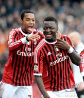 FUSSBALL SERIE A:  JUBEL Robinho (li,) mit Ali Sulley Muntari  (AC Mailand)