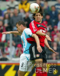 Fussball 1. Bundesliga: Leverkusen - 60 Muenchen, Zweikampf