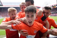 Fussball 2. BUNDESLIGA 14/15 : JUBEL 1. FC Kaiserslautern