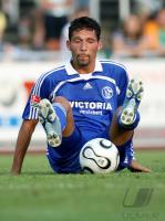 Fussball 1. Bundesliga: Schalke 04, KURANYI Einzelaktion