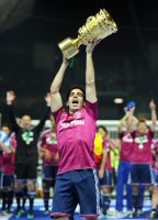 Fussball: DFB Pokal Finale:  Jubel mit POKAL  Jose Manuel Jurado (FC Schalke 04)