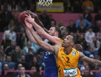 Basketball 1. Bundesliga 16/17 Hauptrunde: Walter Tigers Tuebingen -  s. Oliver Wuerzburg