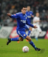 Fussball: 1. Bundesliga Saison 2010/2011: Leverkusen, AUGUSTO am Ball