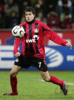 Fussball 1. Bundesliga: Bayer Leverkusen - VFL Wolfsburg, Einzelaktion am Ball.