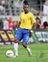 Fussball International: Brasilien, ROBINHO Einzelaktion am Ball