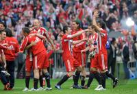 Fussball 1. Bundesliga: Ivica Olic, Philipp Lahm, Arjen Robben, Mark van Bommel, Miroslav Klose, Martin Demichelis (v.li., FCB)