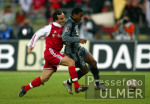 Fussball 1. Bundesliga: Bayern - Hannover, Zweikampf