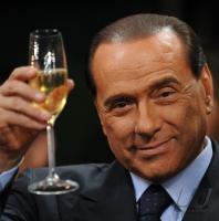 FUSSBALL SERIE A: AC Mailand - Inter Mailand, BERLUSCONI prostet zu