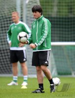 FUSSBALL INTERNATIONAL EURO 2012:  Training der Deutschen Nationalmannschaft
