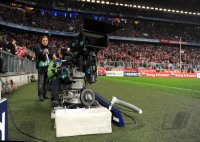 Fussball CHL  Saison 2010/2011: 3D Fernsehkamera mit Kameramann in der Allianz Arena