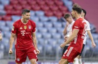 Fussball 1. Bundesliga Saison 20/21: JUBEL Lewandowski (FC Bayern Muenchen)