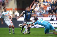 FUSSBALL SERIE A:  Legrottaglie Nicola (li, Catania) gegen Antonio Cassano (Mitte, Inter Mailand) und Andujar Mariano Gonzalo (  (Catania)