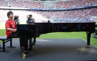 Fussball 1. Bundesliga 15/16: Star Pianist Lang Lang (China)