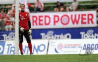 Fussball 1. Bundesliga Saison   2011/2012 :  Torwart Manuel Neuer (FC Bayern Muenchen) dahinter ein Fan Banner RED POWER