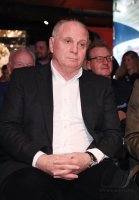 Fussball 1. Bundesliga Saison 18/19: Ehrung Doubelsieger 1969 des FC Bayern Muenchen