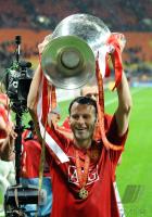 Fussball CHL  FINALE 2008  GIGGS (ManU) mit CHL Pokal