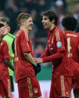 FUSSBALL DFB POKAL  Saison 2012/2013:  Bastian Schweinsteiger (FC Bayern Muenchen) und Javi Martinez (FC Bayern Muenchen)