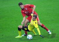 Fussball 1. Bundesliga, Saison 2011/2012: Mario Gomez (li, FC Bayern Muenchen) gegen Mario Goetze (Borussia Dortmund)