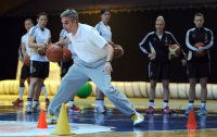 Frauen Fussball Nationalmannschaft Training : Basketball training session  (Deutschland)