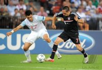 Fussball CHL  Saison 2011/2012: Jorge Teixeira (li, FC Zuerich) gegen Franck Ribery (re, FC Bayern Muenchen)