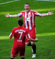 Fussball 1. Bundesliga : JUBEL Bastian Schweinsteiger, Franck Ribery (v. re, FC Bayern Muenchen)