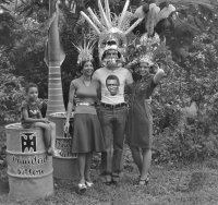 Fussball  Franz Beckenbauer (Cosmos New York) mit Samba Girls in Rio