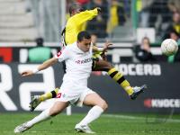 Fussball 1. Bundesliga: Moenchengladbach - Dortmund, Zweikampf
