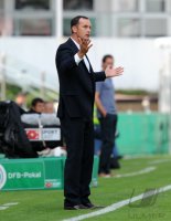 FUSSBALL, DFB Pokal 1. Hauptrunde:  Trainer Heiko Herrlich (Unterhaching)