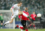 Fussball 1. Bundesliga: Gladbach - Freiburg, Zweikampf