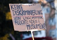 Kundgebung im Tuebinger Anlagenpark: 1200 Menschen demonstrierten gegen die einrichtungsbezogene Impfpflicht