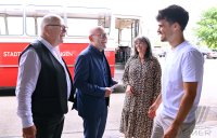 Verkehrsminister Winfried Hermann (Die Gruenen) bei der Firma Moby