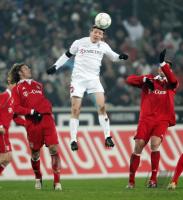 Fussball 1. Bundesliga: Gladbach - Bayern, Zweikampf