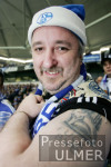Fussball 1. Bundesliga, FC Schalke Fan DIRK praesentirt stolz sein Tatoo FUCK BVB