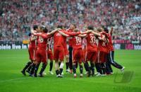 Fussball 1. Bundesliga: BAYERN JUBELKREIS