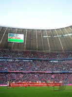 Fussball 1. Bundesliga, Saison 2011/2012: Die Mannschaft vom FC Bayern Muenchen dankt den Fans fuer Ihre Unterstuetzung