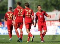 Fussball 1. Bundesliga Saison   2011/2012 : Toni Kroos , Holger Badstuber , Thomas Mueller , Rafinha (v. li., FC Bayern Muenchen)