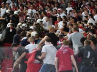 Fussball CHL 15/16 Gruppenphase: Schlagstockeinsatz gegen FC Bayern Muenchen  Fans