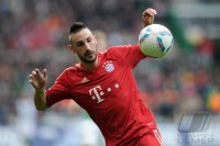 Fussball 1. Bundesliga, Saison 2011/2012: Diego Contento (FC Bayern Muenchen) Einzelaktion am Ball
