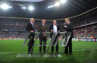 Fussball CHL  Saison 2011/2012: Ehren Praesident Franz Beckenbauer, Vorstandsvorsitzender Karl Heinz Rummenigge, Praesident Uli Hoeness (v. li., FC Bayern Muenchen)