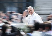 Papst Leo XIV. am Palmsonntag auf dem Petersplatz
