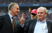 Fussball International Audi Cup 2011: Vorstandsvorsitzender Karl Heinz Rummenigge, Praesident Uli Hoeness (v. li., FC Bayern Muenchen)